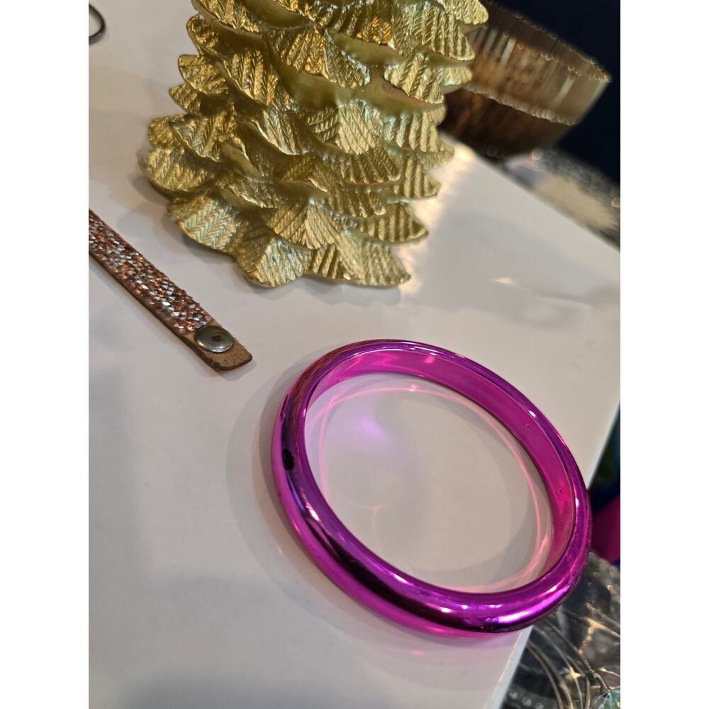 3 pink bracelets - Picture 5 of 7